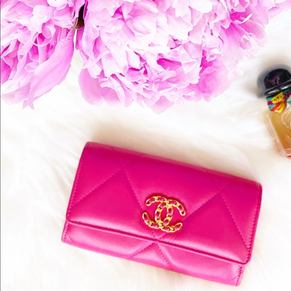 Chanel 19 wallet